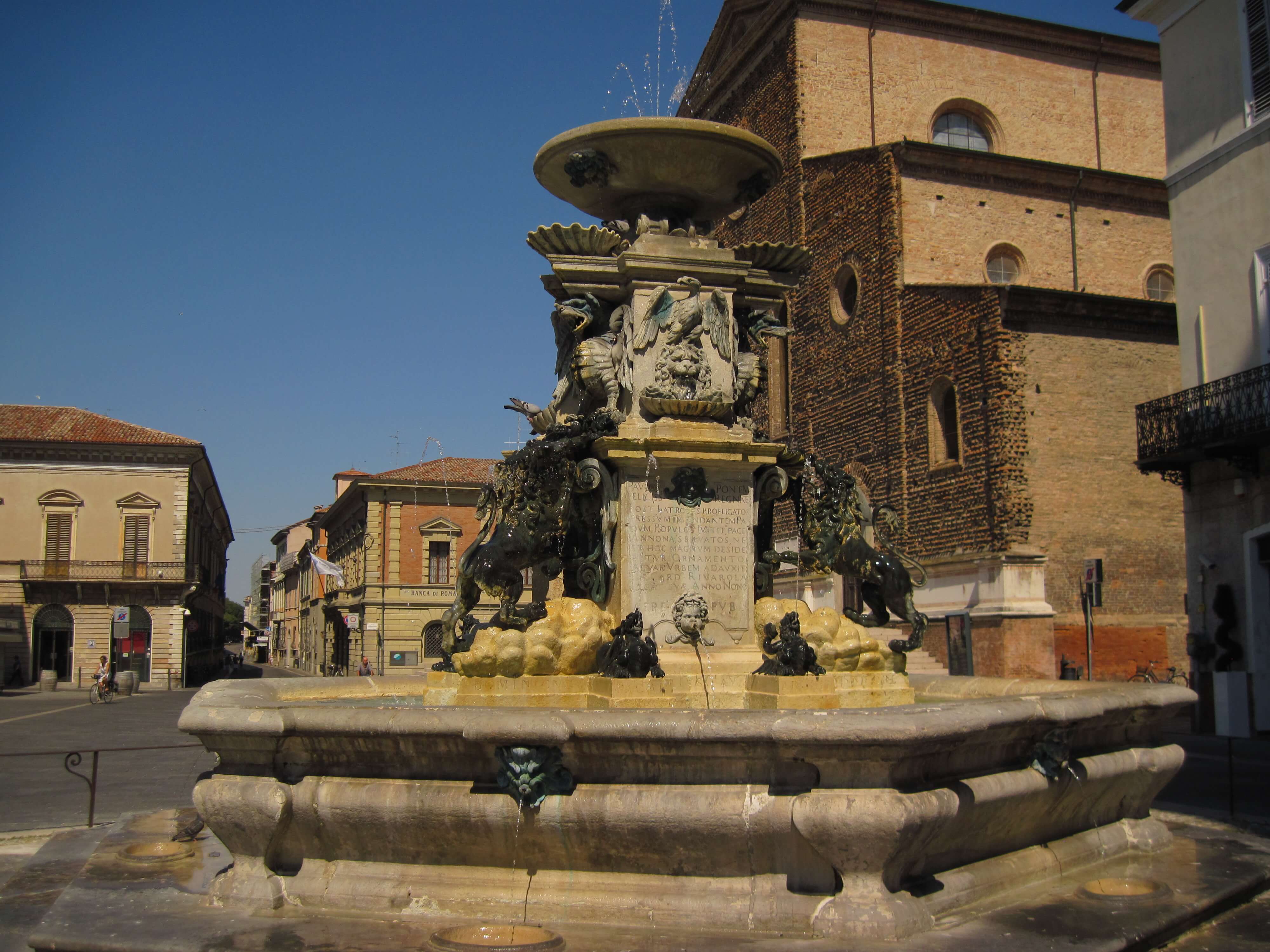 Monumentálna fontána - Faenza | Secret World Trip Planner