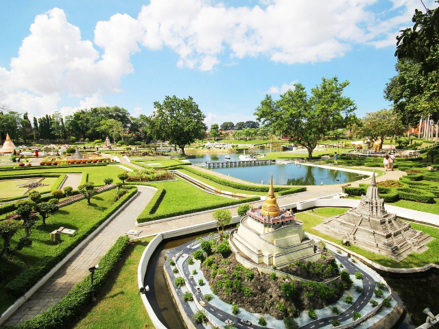 Mini siamois — Muang Pattaya