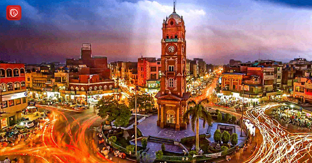 La Torre del Reloj - Faisalabad | Secret World Trip Planner