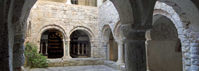 Abadía de San Fruttuoso di Capodimonte | Secret World Trip Planner