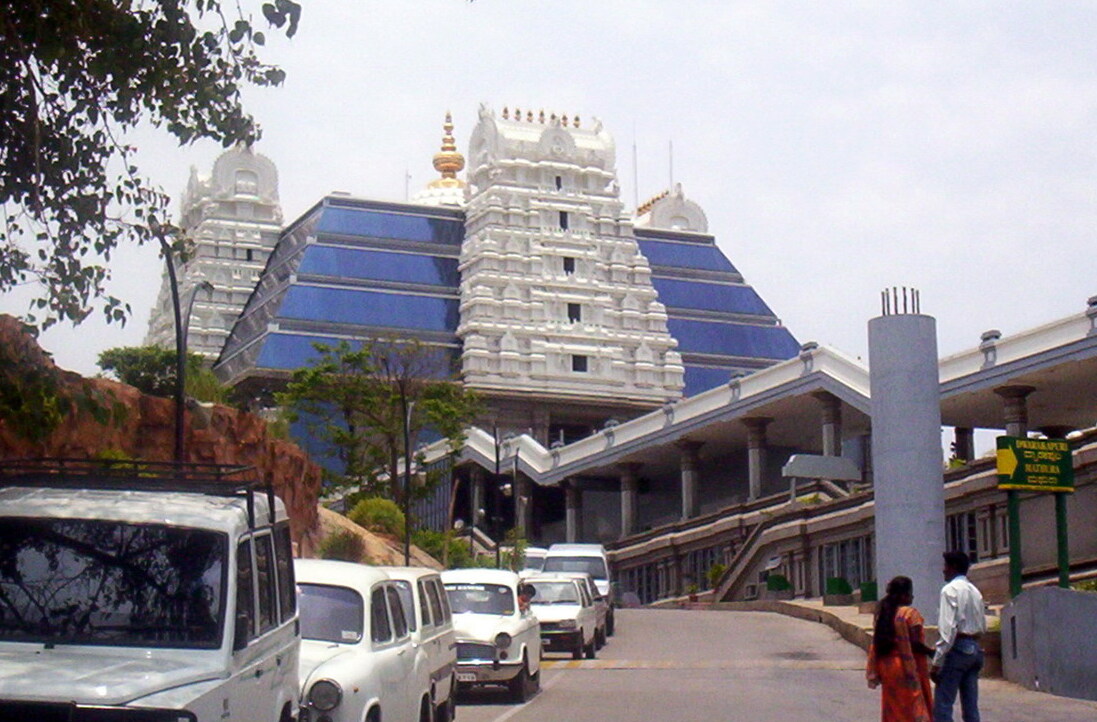 Bangalore: El Templo Iskcon y los Hare Krishnas - Bengaluru | Secret World Trip Planner