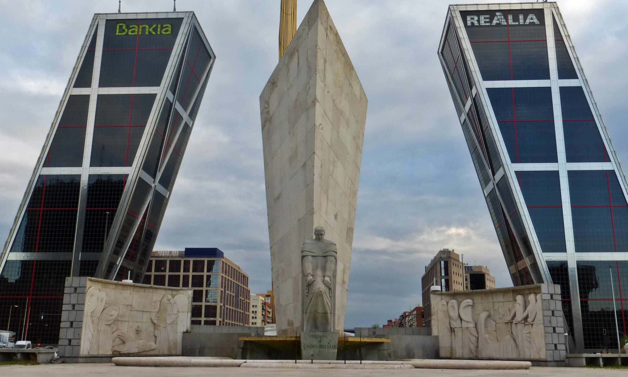 Madrid | Monumento a José Calvo Sotelo - Madrid | Secret World Trip Planner