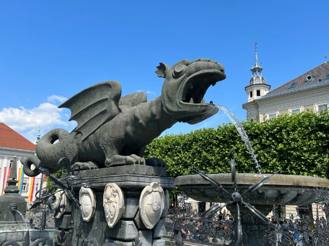 Lindworm fontana - Klagenfurt am Wörthersee | Secret World Trip Planner