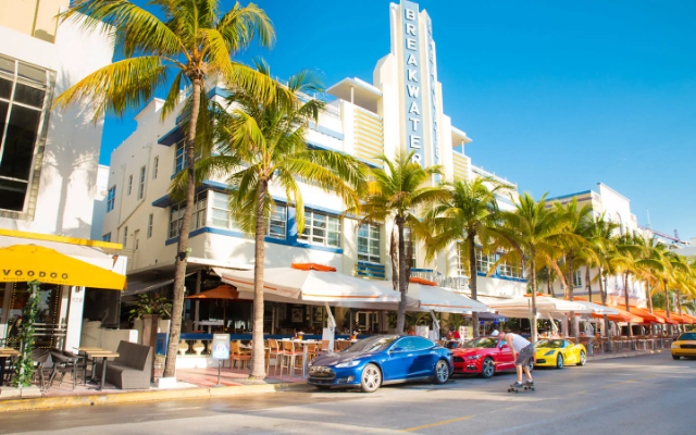 மியாமி கடற்கரையின் ஆர்ட் டெகோ மாவட்டம் - Miami Beach | Secret World Trip Planner