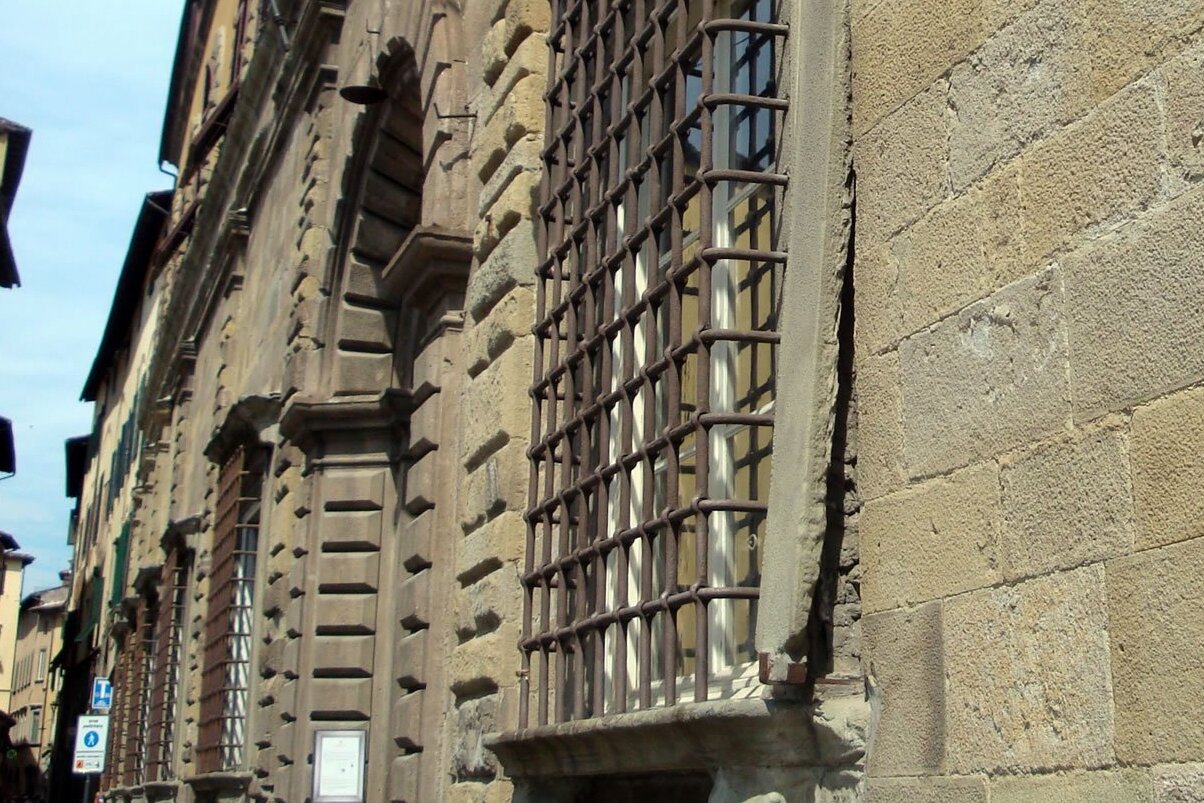 Lucca / പാലസ് Bernardini and the stone of The Devil - Lucca | Secret World Trip Planner