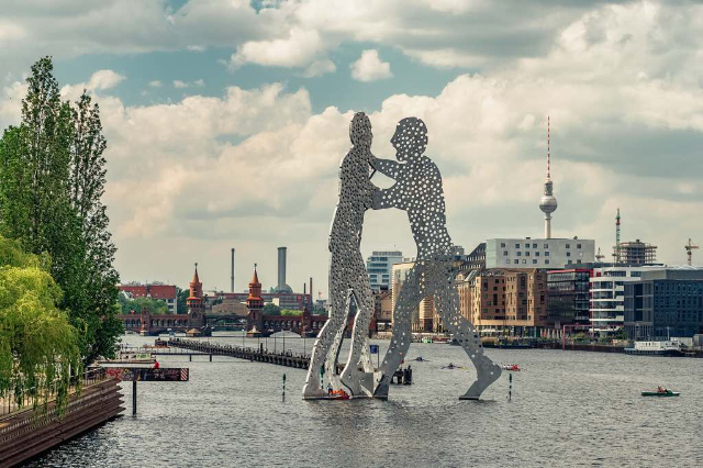 Los hombres molécula - Berlin | Secret World Trip Planner
