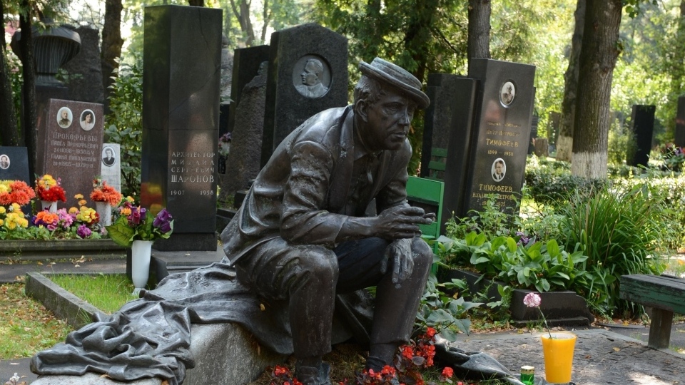 Moscow: Novodevichy Cemetery - Moskva | Secret World Trip Planner