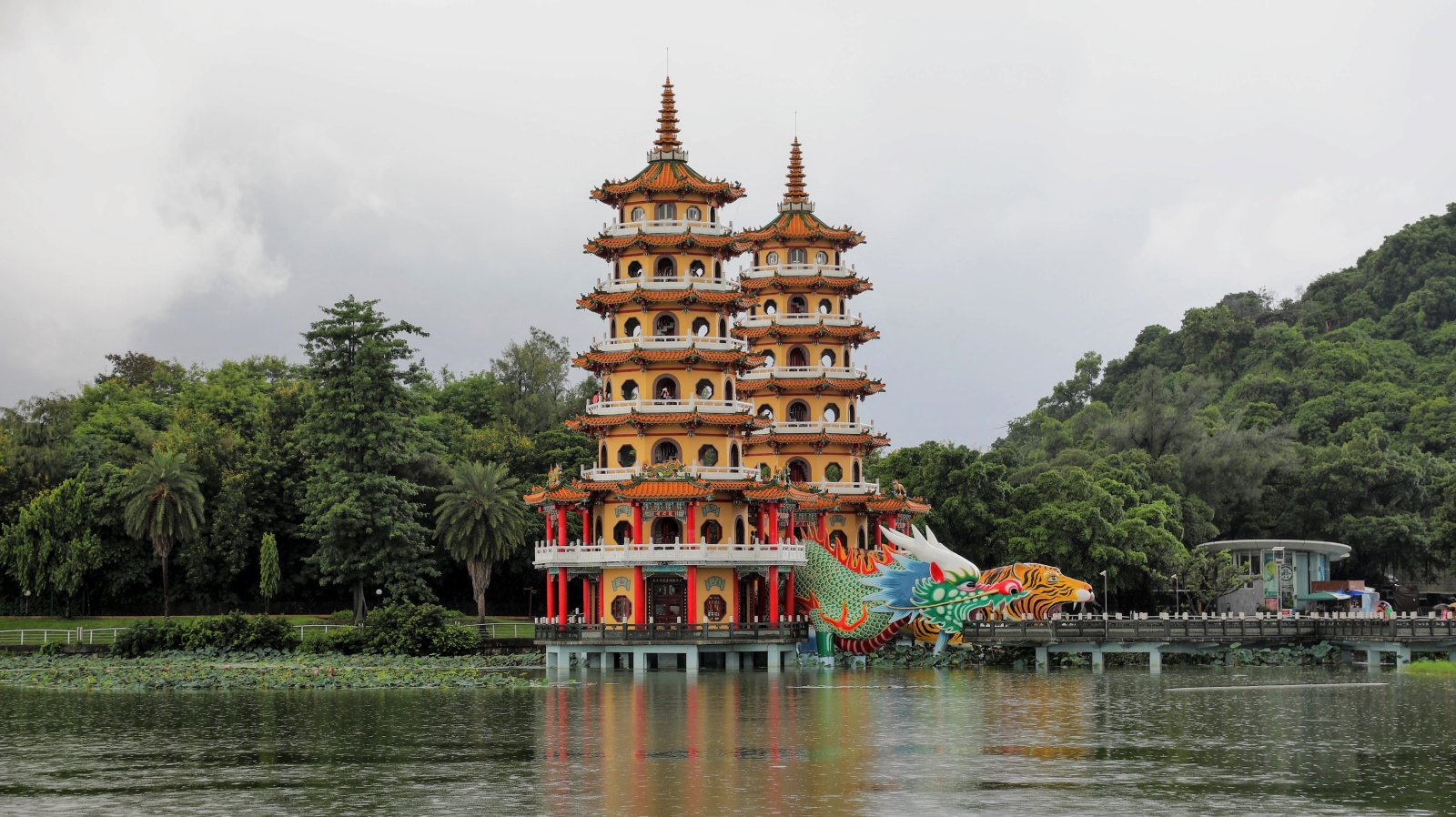 Taiwan: The Dragon and Tiger Pagodas - Zuoying District | Secret World Trip Planner