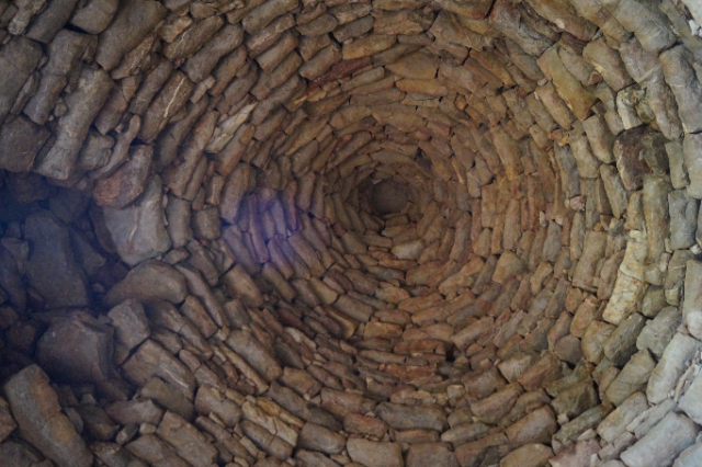 Sklepiony grobowiec w Tirynsie - Nea Tiryntha | Secret World Trip Planner