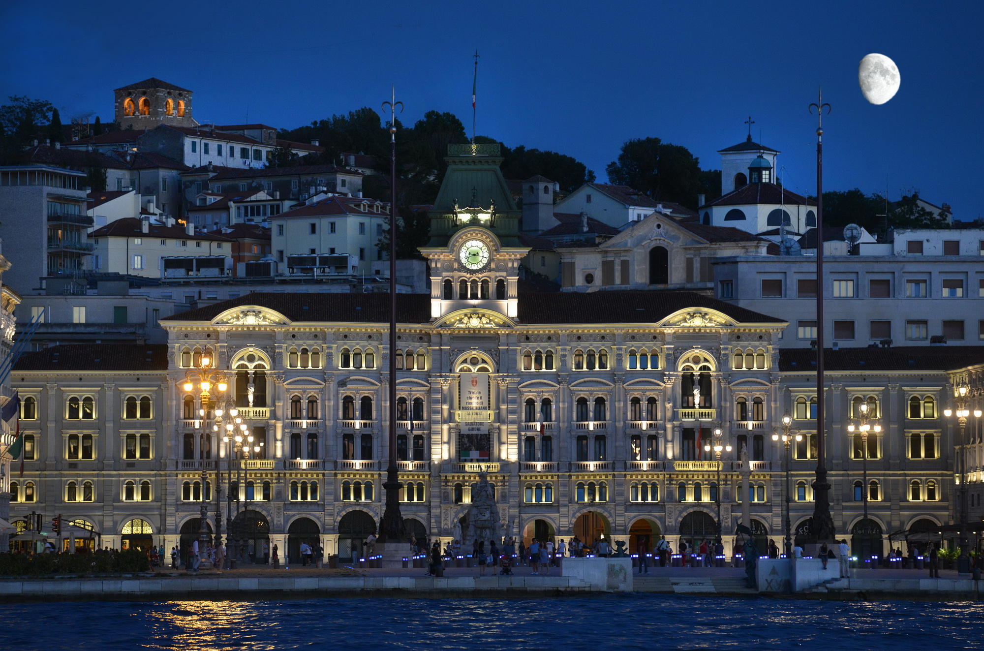 Aontú Piazza na hIodáile - Trieste | Secret World Trip Planner
