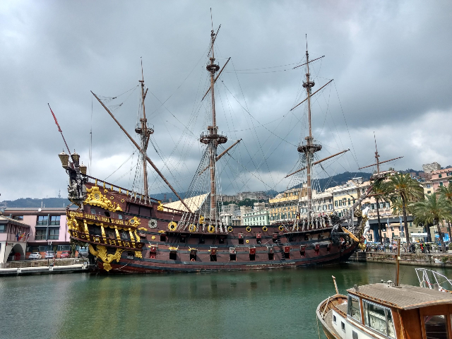 Roman Polanski lan Neptunus - Genova | Secret World Trip Planner