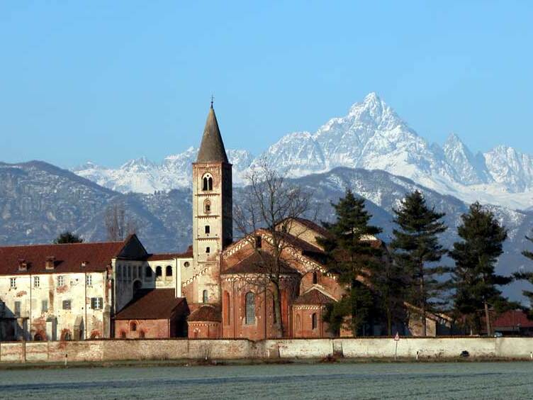 La abadía cisterciense benedictina de Staffarda - Staffarda | Secret World Trip Planner