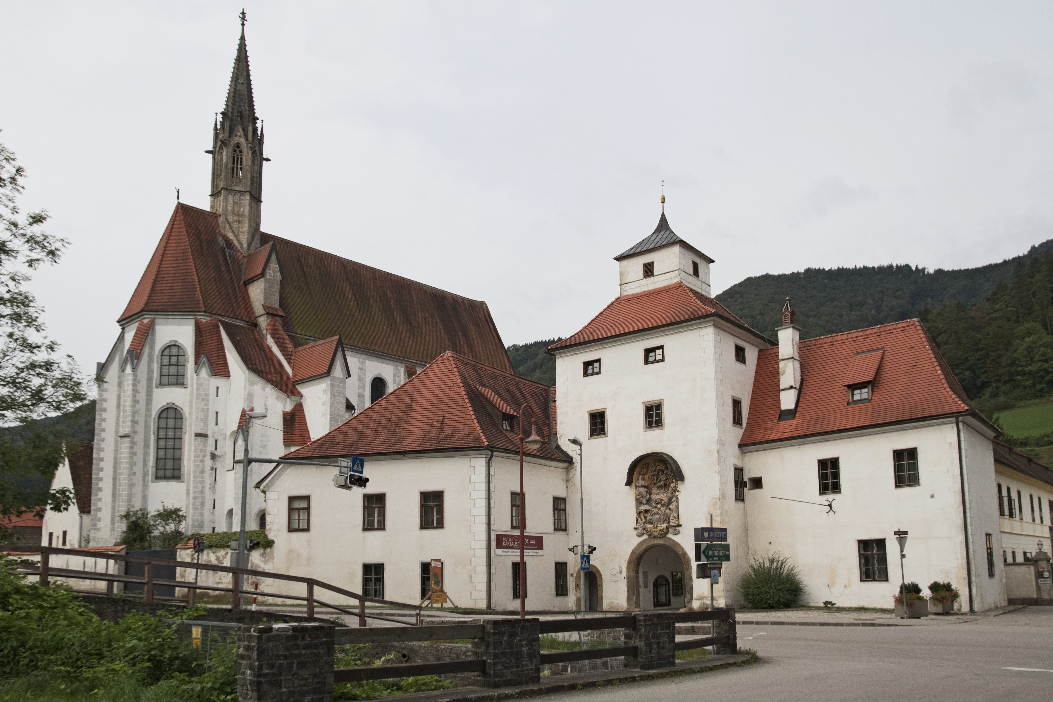 Gaming Charterhouse (Charterhouse Gaming) - Gaming | Secret World Trip Planner