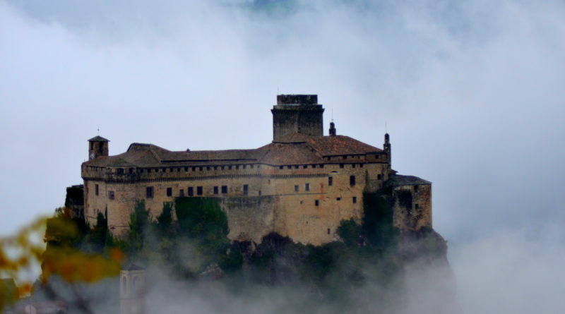 Castello di Bardi - ਲਹਿਰ Ceno - Bardi | Secret World Trip Planner