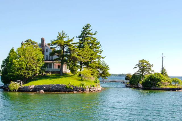 Den minsta internationella bron i världen - Leeds and Grenville United Counties | Secret World Trip Planner