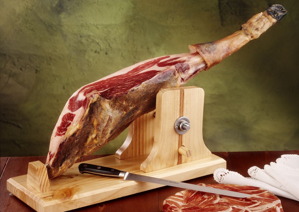 Jamón Ibérico o Pata Negra: el mejor del mundo - Estremadura | Secret World Trip Planner