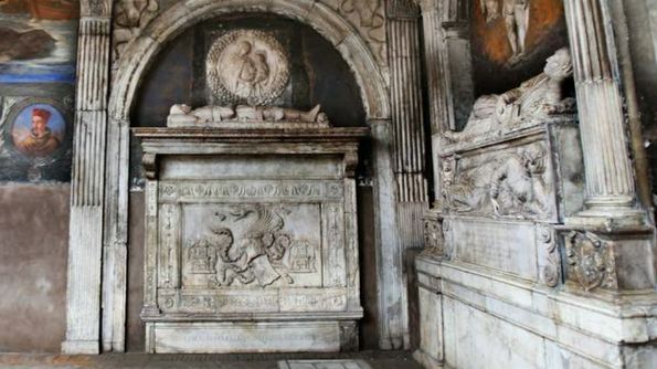Tomba στον Δράκουλα - Napoli | Secret World Trip Planner