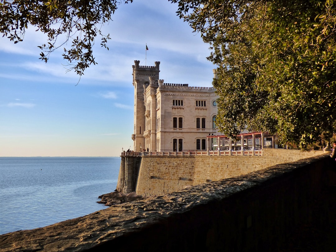 Bahnhof Miramare: eine kleine Reise in die Vergangenheit - Grignano | Secret World Trip Planner