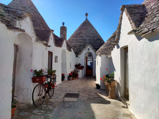 Cartierul Little Hague - Alberobello | Secret World Trip Planner