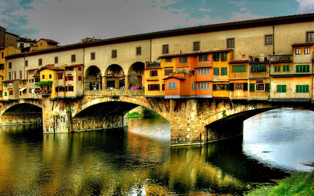Arno - Ponte Vecchio | Secret World Trip Planner