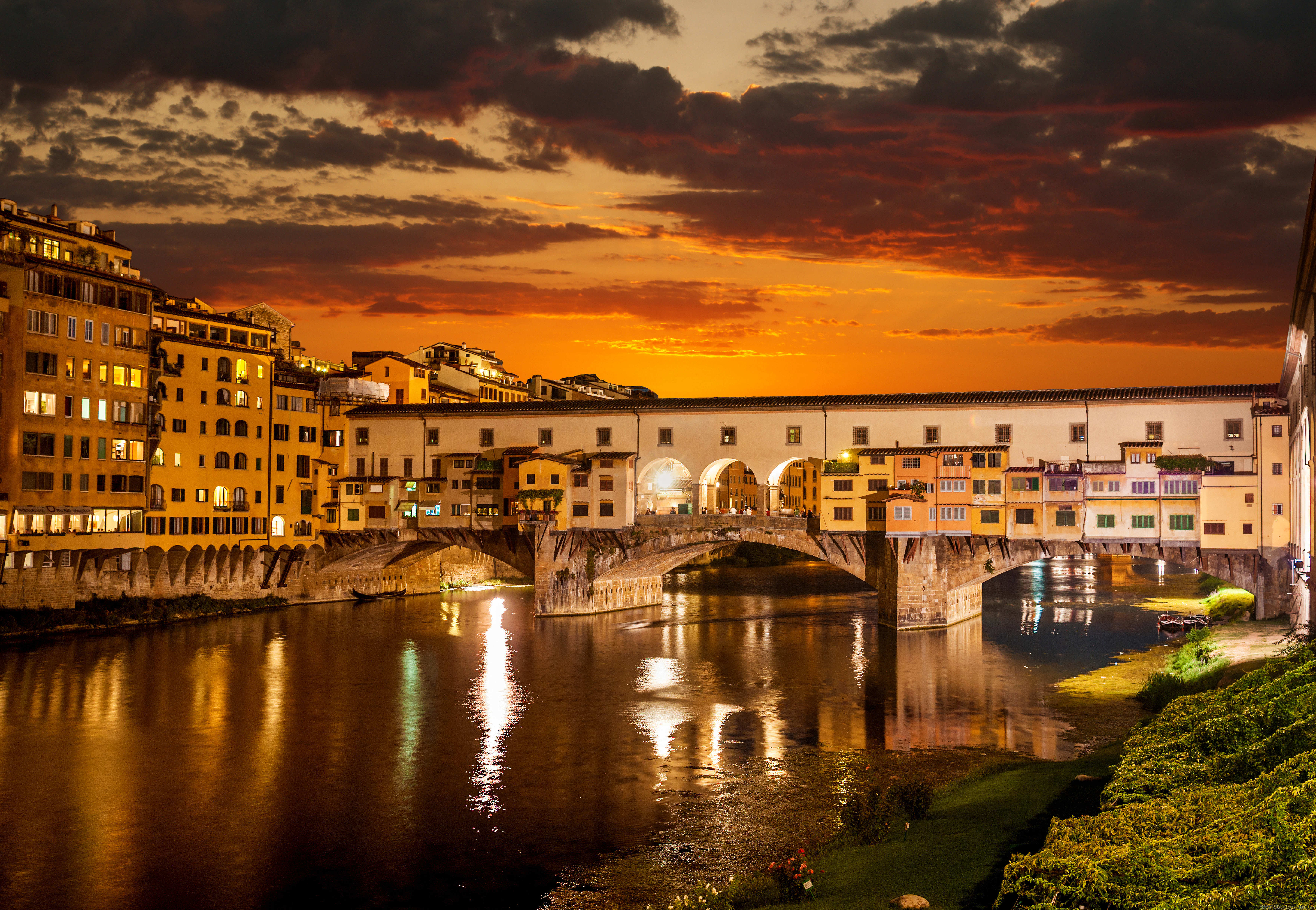 Arno - Ponte Vecchio | Secret World Trip Planner