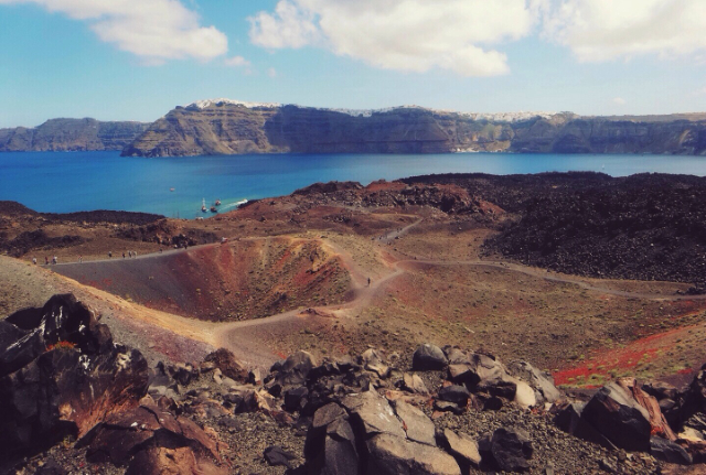 TAMAN GUNUNG BERAPI NEA KAMENI - Thera | Secret World Trip Planner