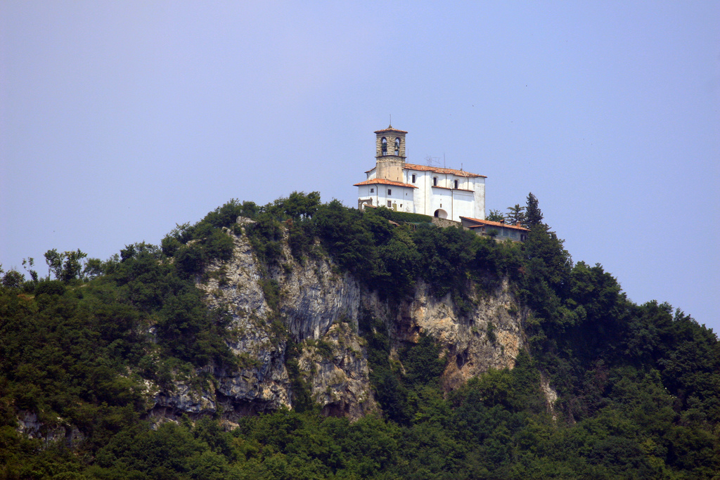 Sanctuary saka Madonna della Ceriola - Siviano | Secret World Trip Planner