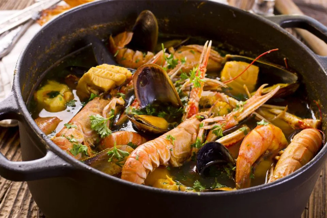 La famosa bullabesa - Saint-Tropez | Secret World Trip Planner