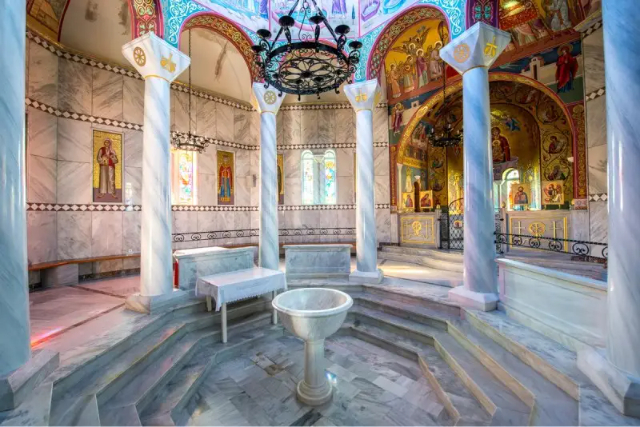 Le sanctuaire et le baptistère de Sainte-Lydie — Filippi 640 03