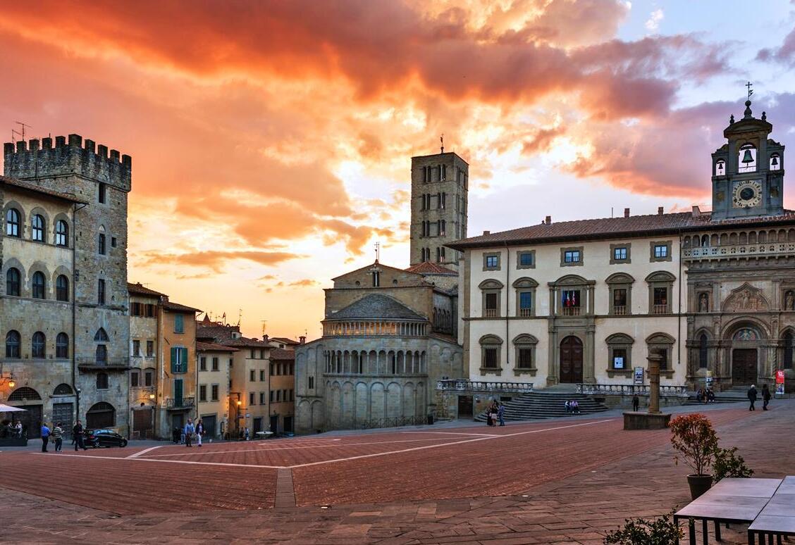 Arezzo et sa belle Piazza Grande - Arezzo | Secret World Trip Planner