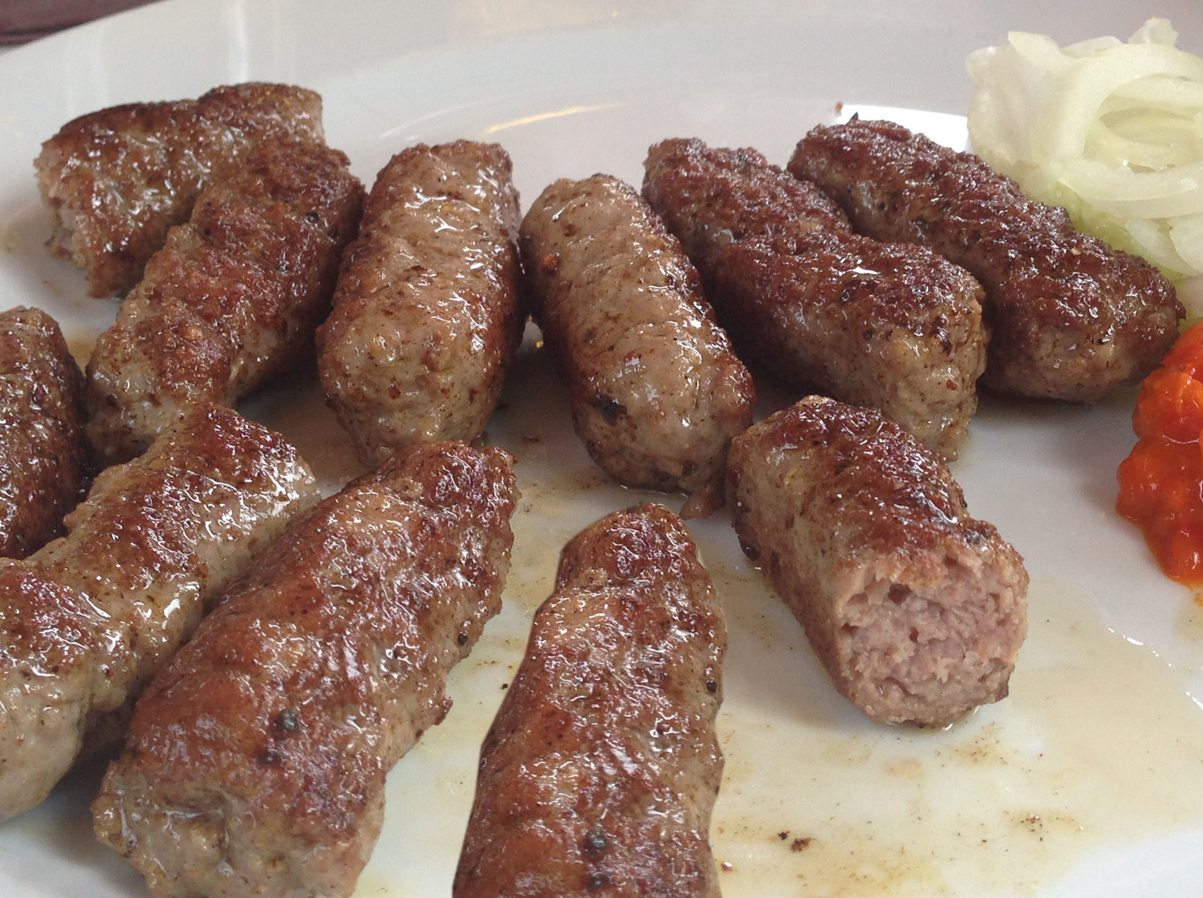 Cevapcici, el plato nacional bosnio - Sarajevo | Secret World Trip Planner