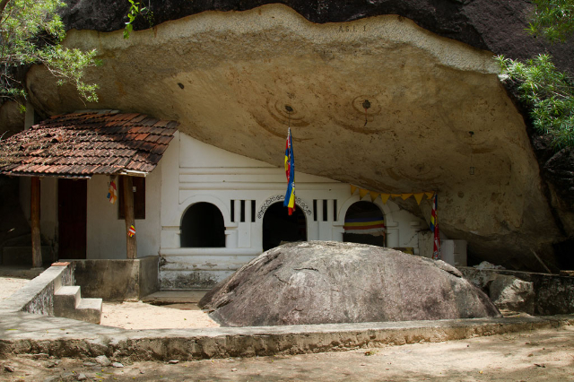 Monastère de Kudumbigala - Okanda | Secret World Trip Planner