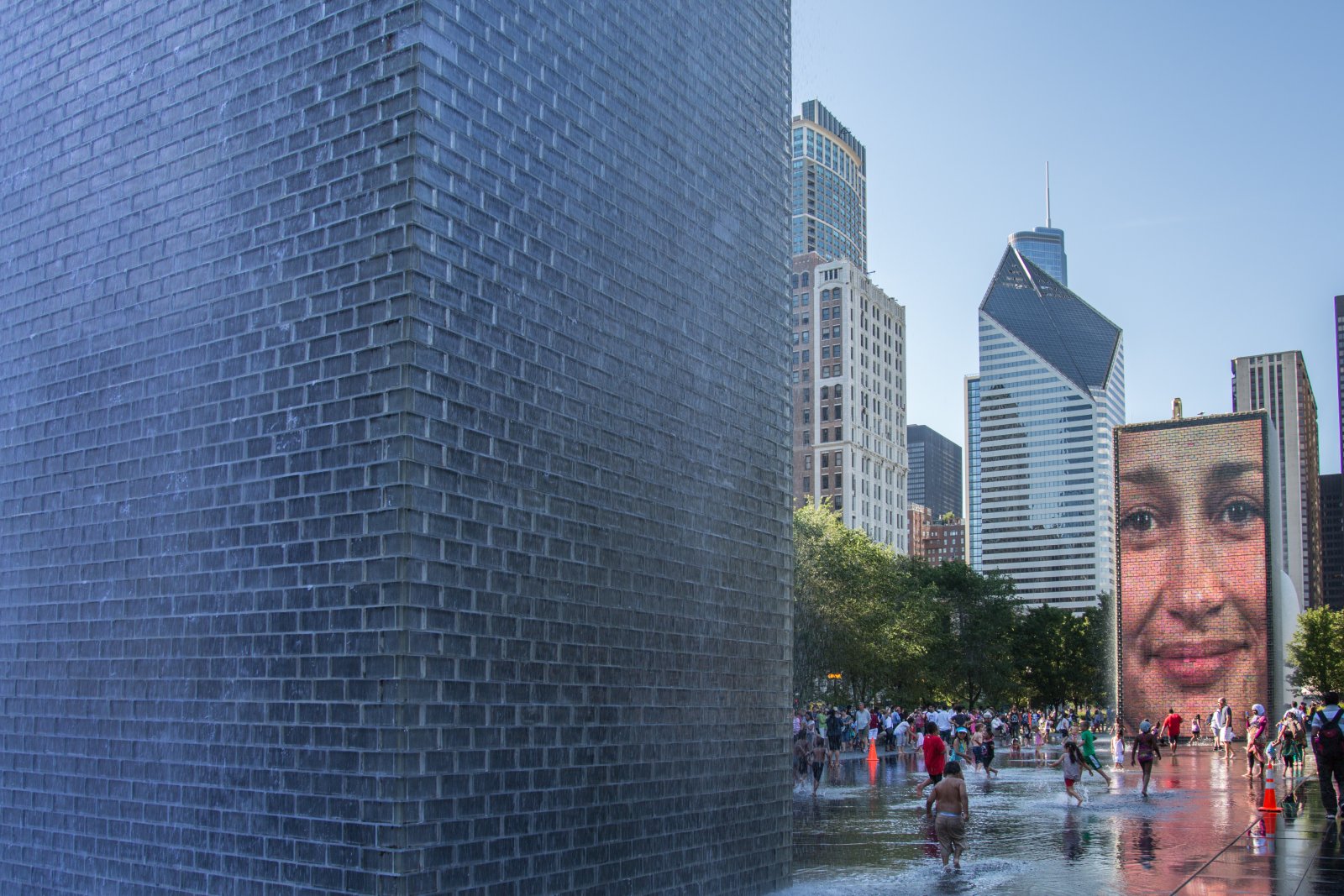 Fuente de la Corona en Chicago - Chicago | Secret World Trip Planner