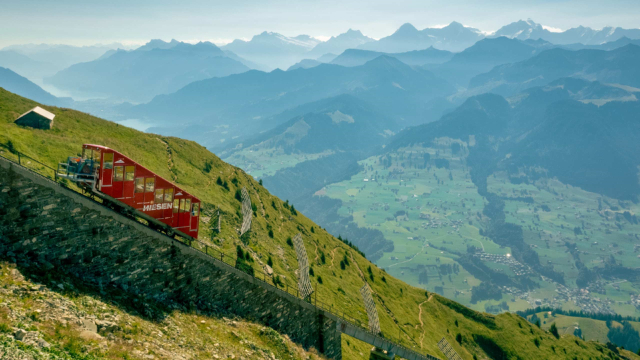 Lanovka La Funiculare Niesenbahn - Aeschi bei Spiez | Secret World Trip Planner