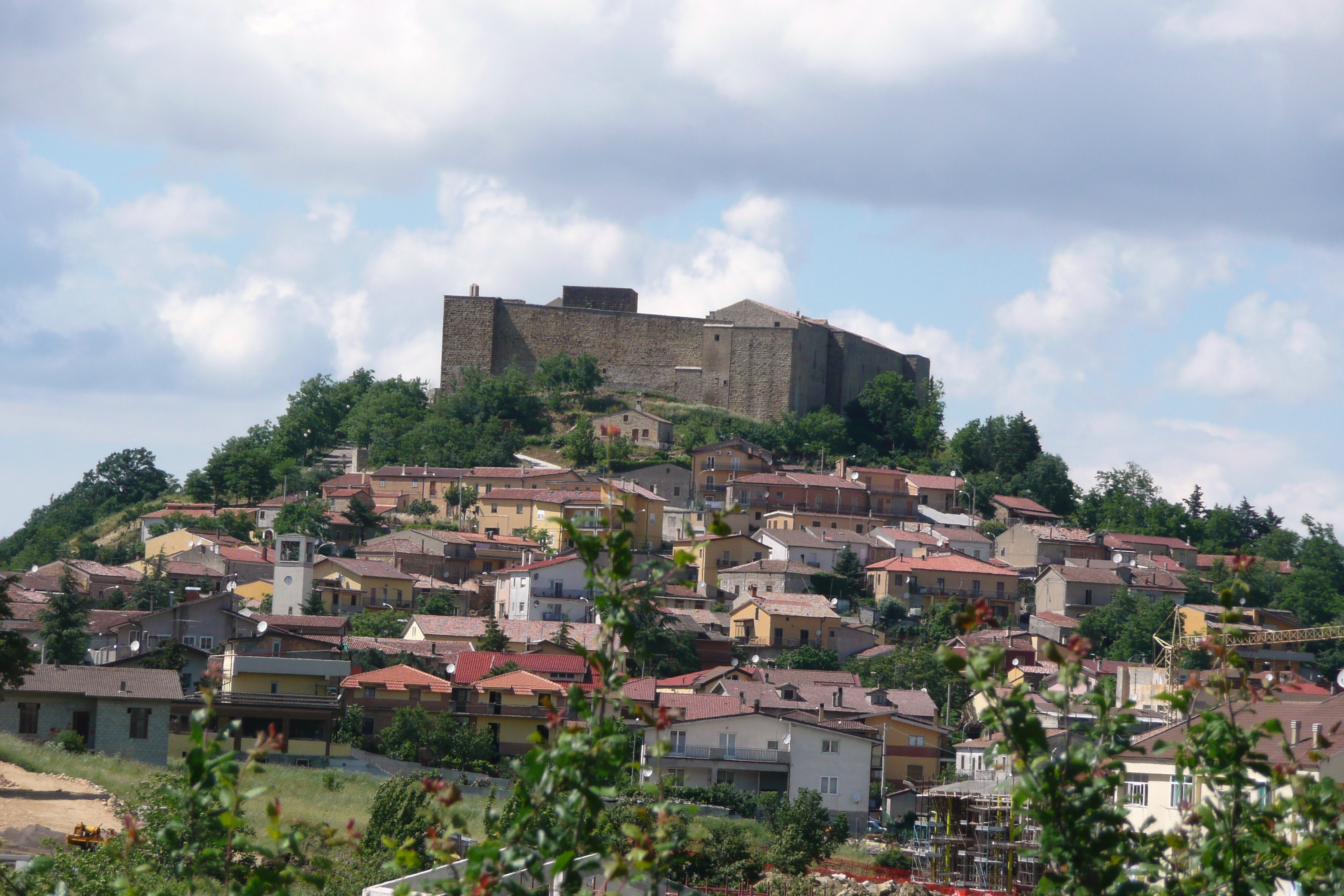 Гӯшҳои император - Lagopesole | Secret World Trip Planner