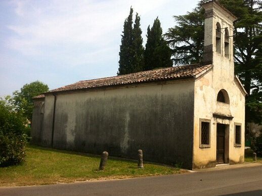 Revuelta -Lonca y la Iglesia de Santa Cecilia - Rivolto-lonca | Secret World Trip Planner