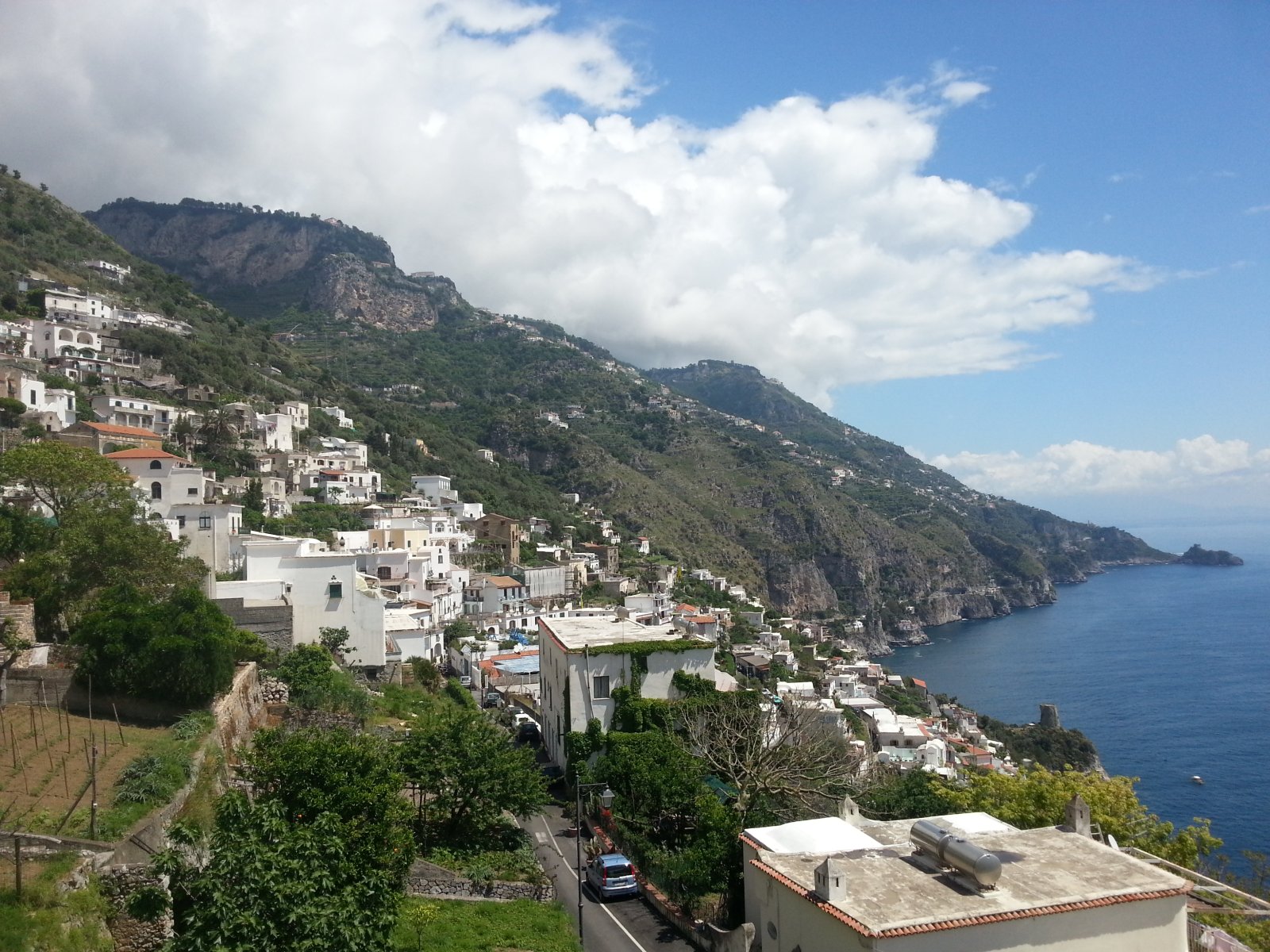 در مقابل به Positano, پرایانو با احتیاط و سکوت است - Praiano | Secret World Trip Planner