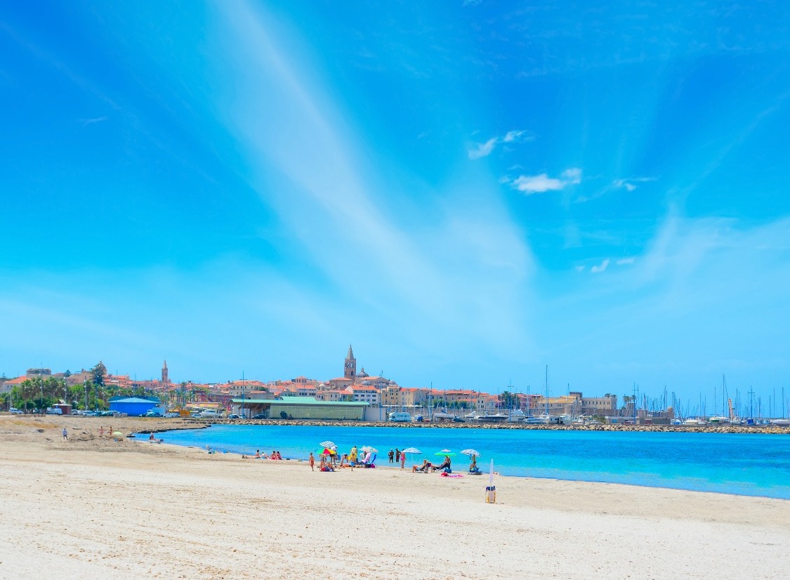 En la playa del Lido San Giovanni en Alghero — Fertilia