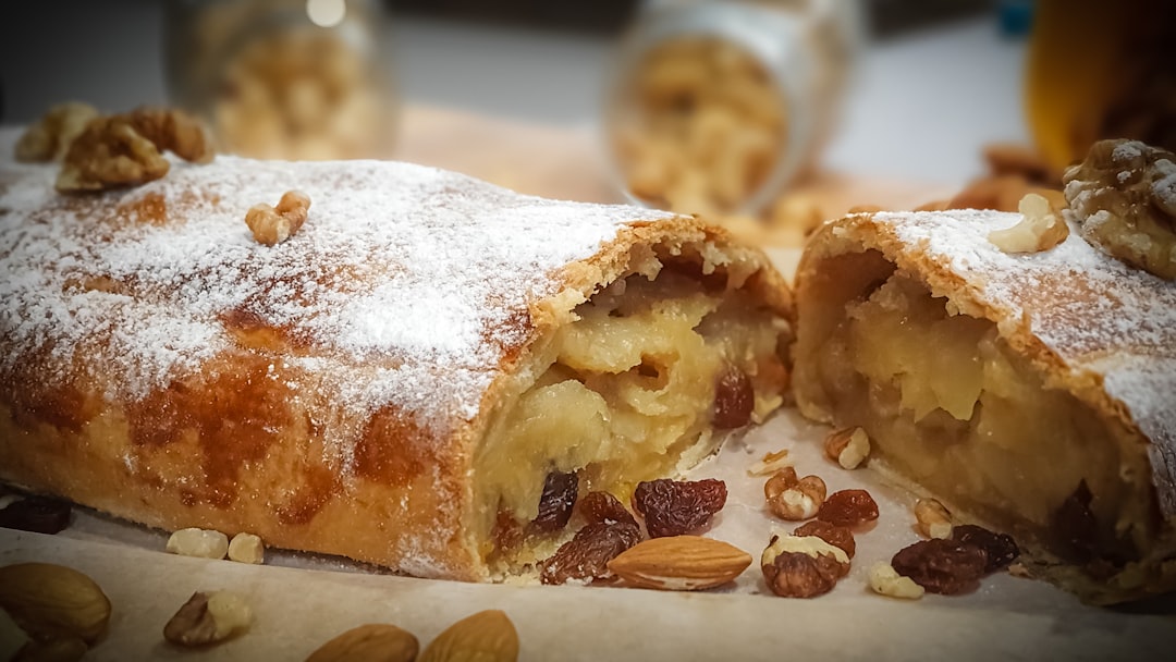 שטרודל תפוחים (Apfelstrudel)) - Trentino-Alto Adige | Secret World Trip Planner