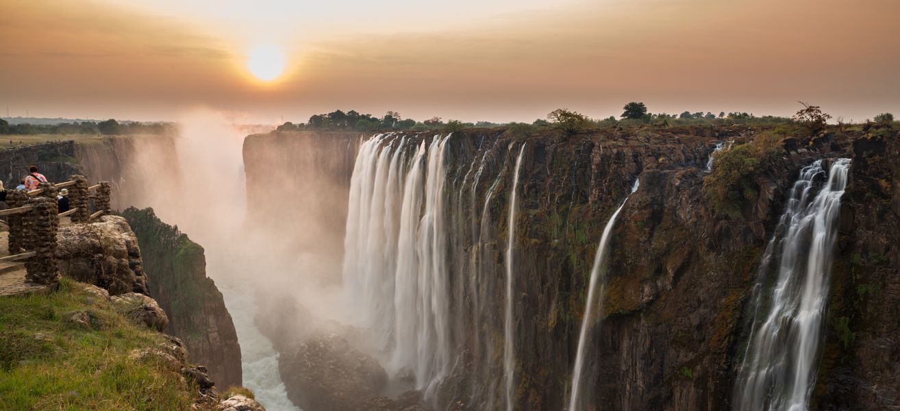 La magia de las cataratas Victoria - Livingstone | Secret World Trip Planner