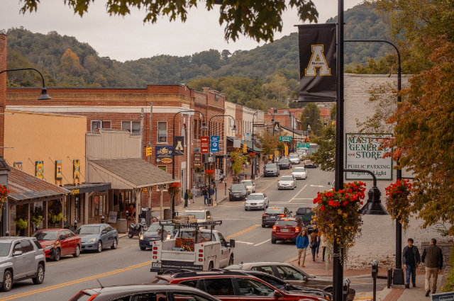 Esplorare Boone: natura, cultura e comunità nella Carolina del Nord - Boone | Secret World Trip Planner