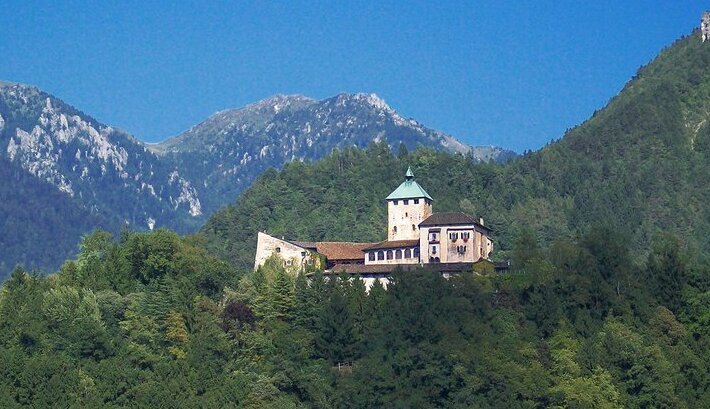 El majestuoso Castillo de Ivano - Ivano-fracena | Secret World Trip Planner