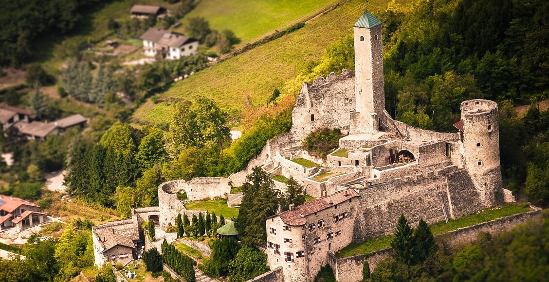 Makatutulong ka sa Wikipedia sa pagpapalawig nito. - Borgo Valsugana | Secret World Trip Planner