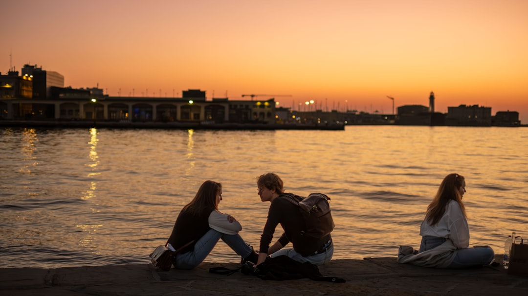 Die Laterne, der Strand, an dem Männer und Frauen getrennt sind - Trieste | Secret World Trip Planner