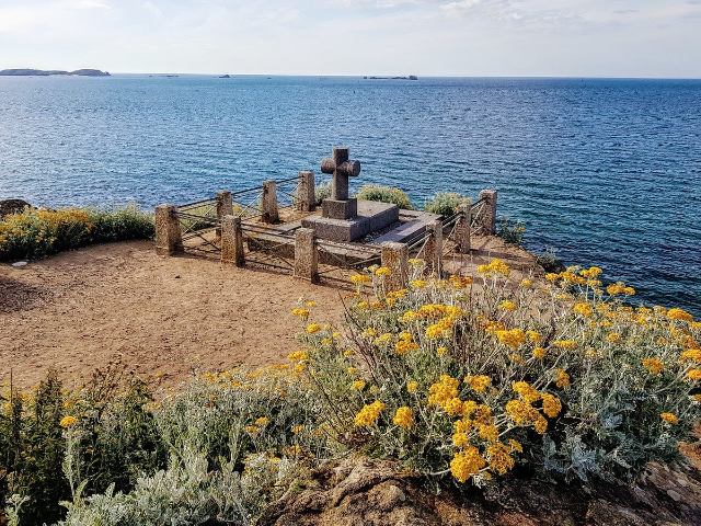 Tombe de Chateaubriand - Saint-Malo | Secret World Trip Planner