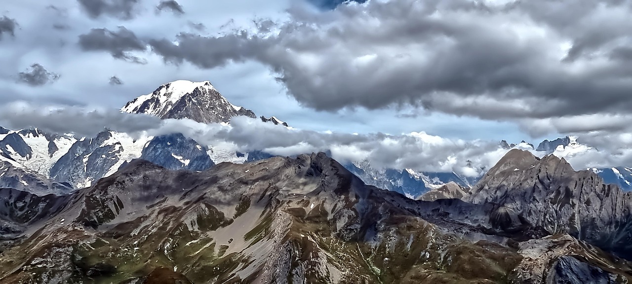 Mont Blanc | Aiguilles du Dru - Chamonix-Mont-Blanc | Secret World Trip Planner