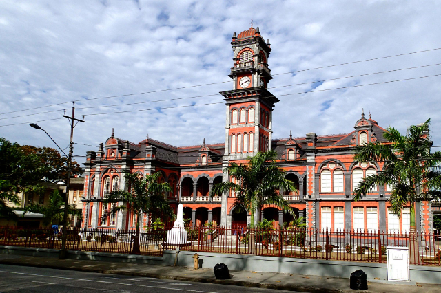 Collège royal de la Reine - Port of Spain | Secret World Trip Planner