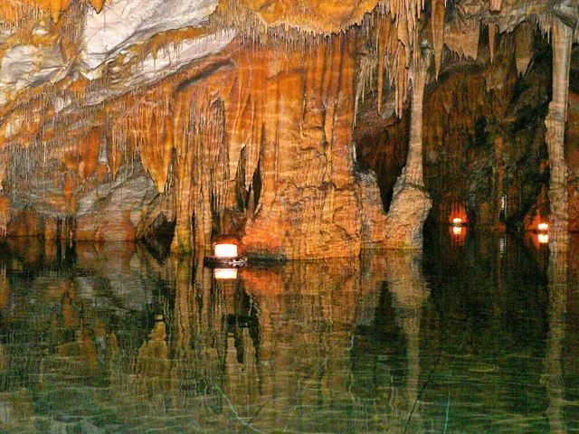 Dirose koopad: Peloponnesose maa-alune imedemaa - Pyrgos Dirou | Secret World Trip Planner