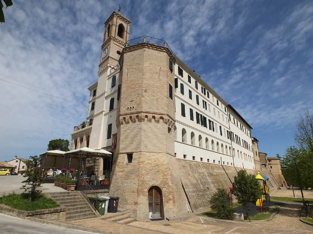 San Gaudenzio bažnyčia - Morro d`Alba | Secret World Trip Planner