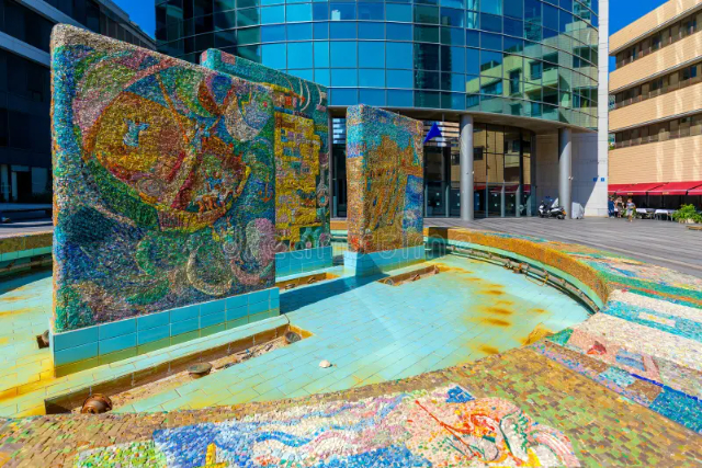నహుమ్ గుట్మాన్ యొక్క మొజాయిక్ ఫౌంటెన్ - Tel Aviv-Yafo | Secret World Trip Planner